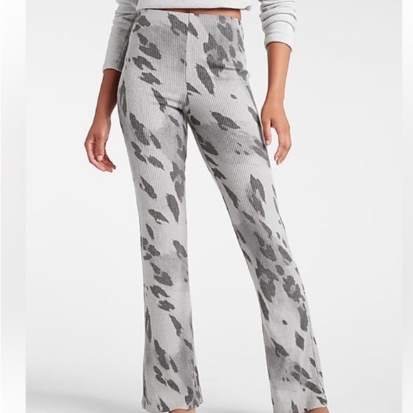 Express Ladies Printed Gray Ribbed High Waisted Flare Pants NWT Size XL - Picture 1 of 5
